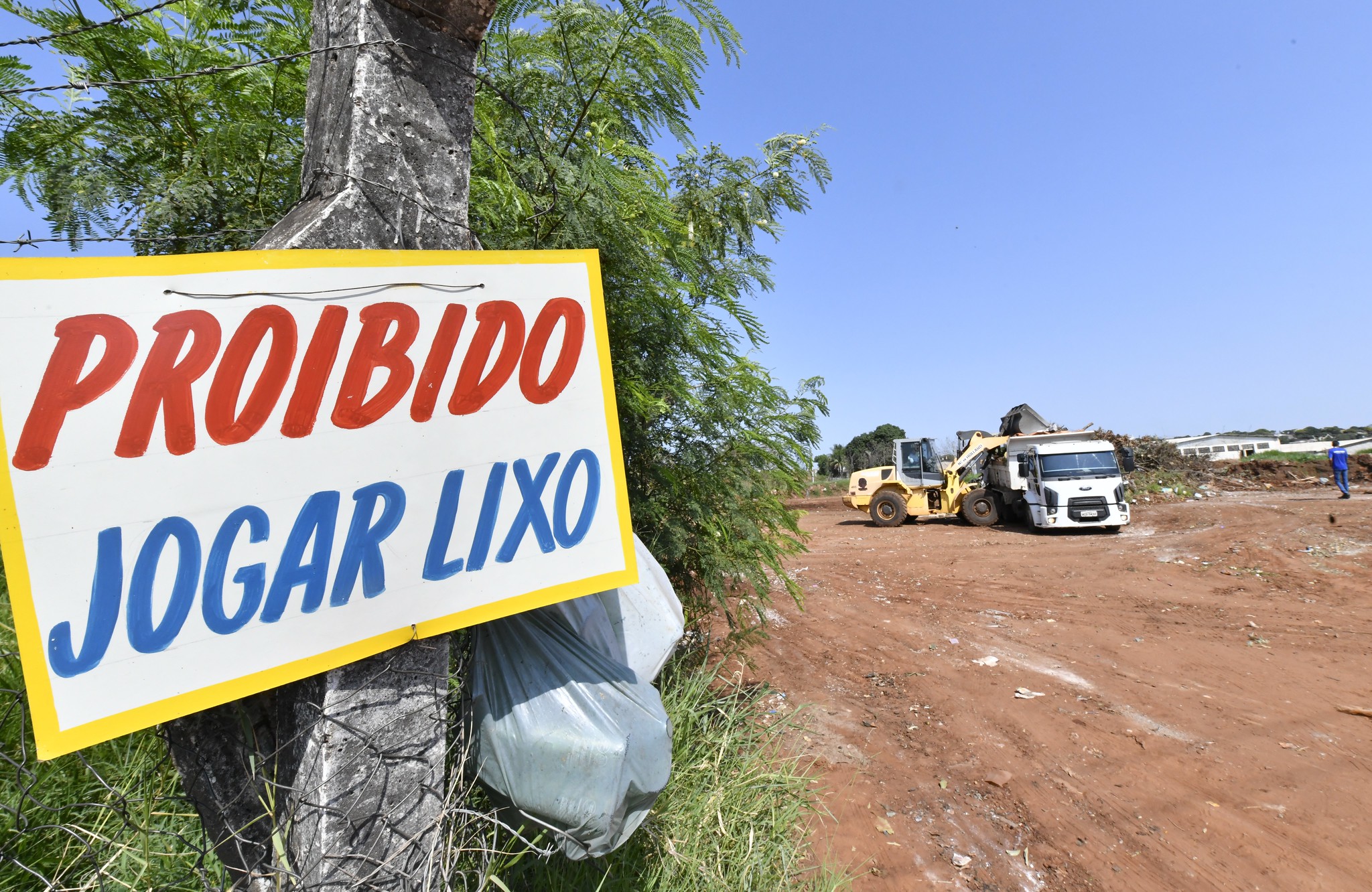 Descarte irregular de lixo e entulhos coloca segurança da população em