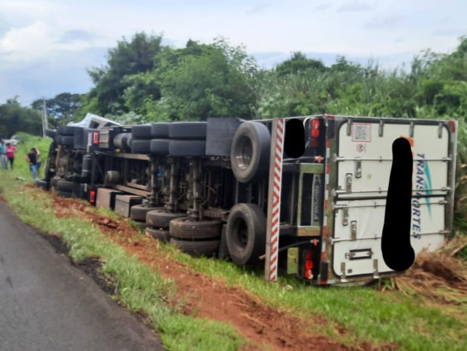 Acidente Na Pr Deixa Motorista Gravemente Ferido Ap S Caminh O