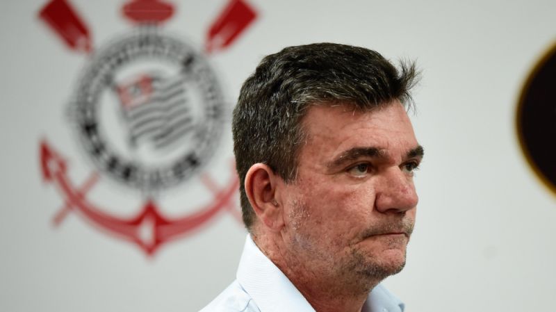 Jornal Ilustrado - Mesmo com eliminação na Libertadores, presidente do Corinthians garante permanência do técnico Osmar Loss
