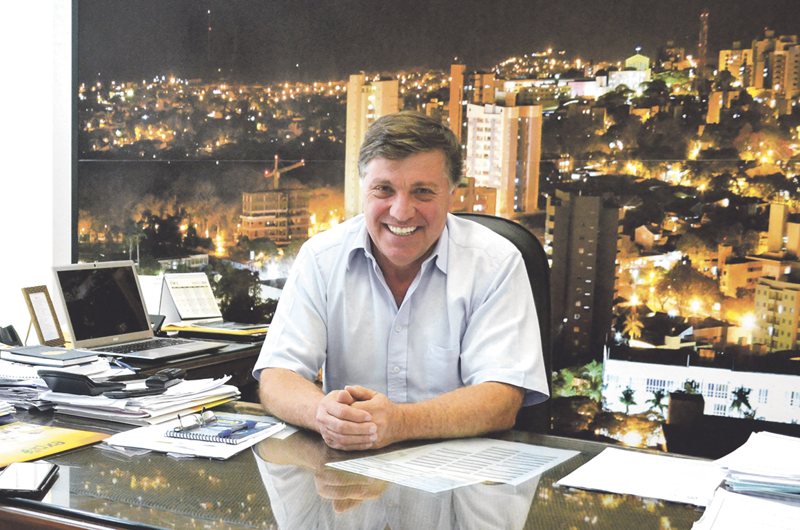 Um jornal que sempre ajuda e divulgar as  informações importantes de Umuarama