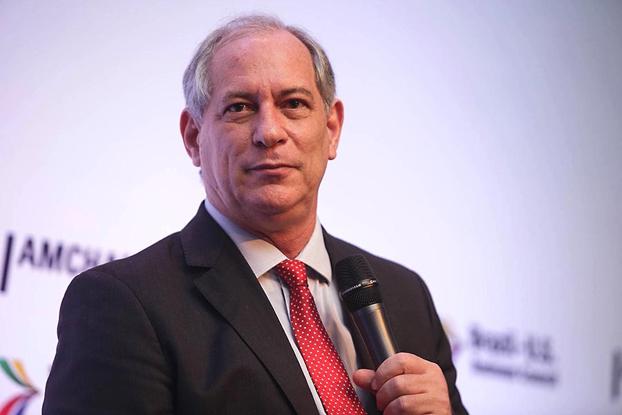 Estagnado no Datafolha, Ciro Gomes diz para eleitores desconsiderarem pesquisas