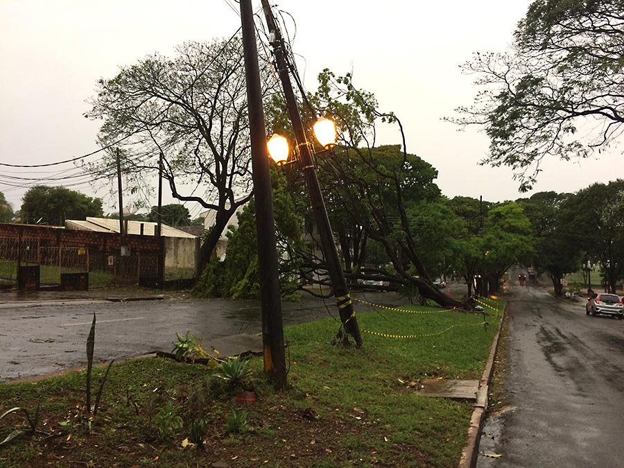 Jornal Ilustrado - Chuva destelhou parcialmente cerca de 20 casas