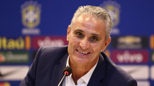 Tite esboça titulares com Fabinho e dez jogadores remanescentes da Copa