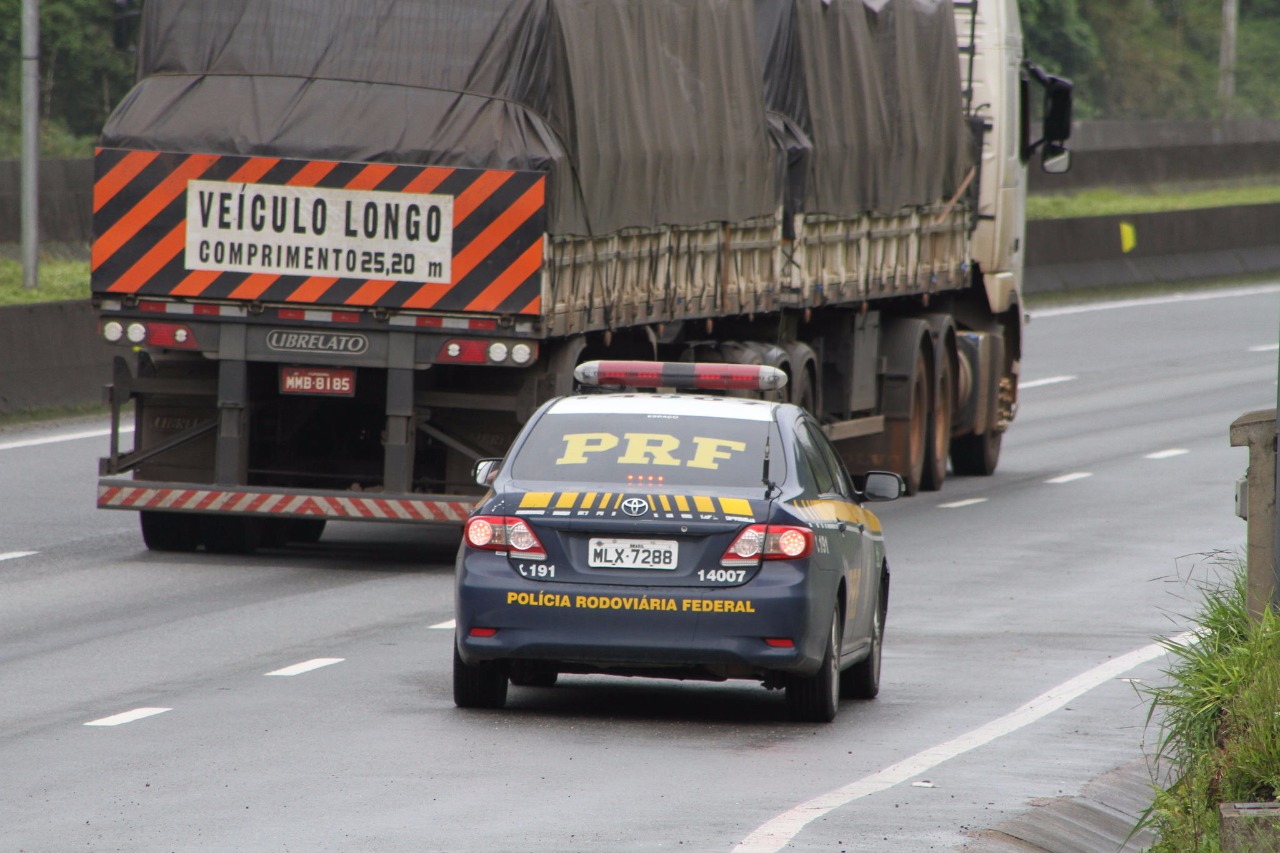 Jornal Ilustrado - PRF registra oito mortes e 9 mil carros acima da velocidade o feriado