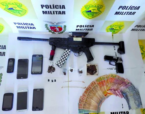 Jornal Ilustrado - Bomba era usada dentro de simulacro de fuzil para intimidar população na região