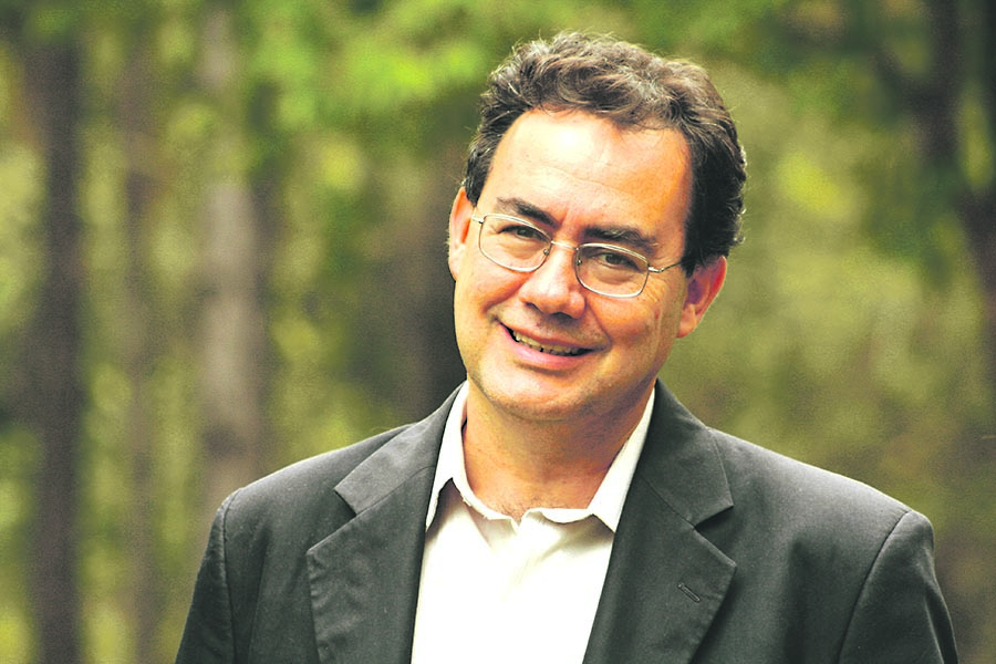 Em Umuarama, Augusto Cury aborda a melhoria do desempenho pessoal