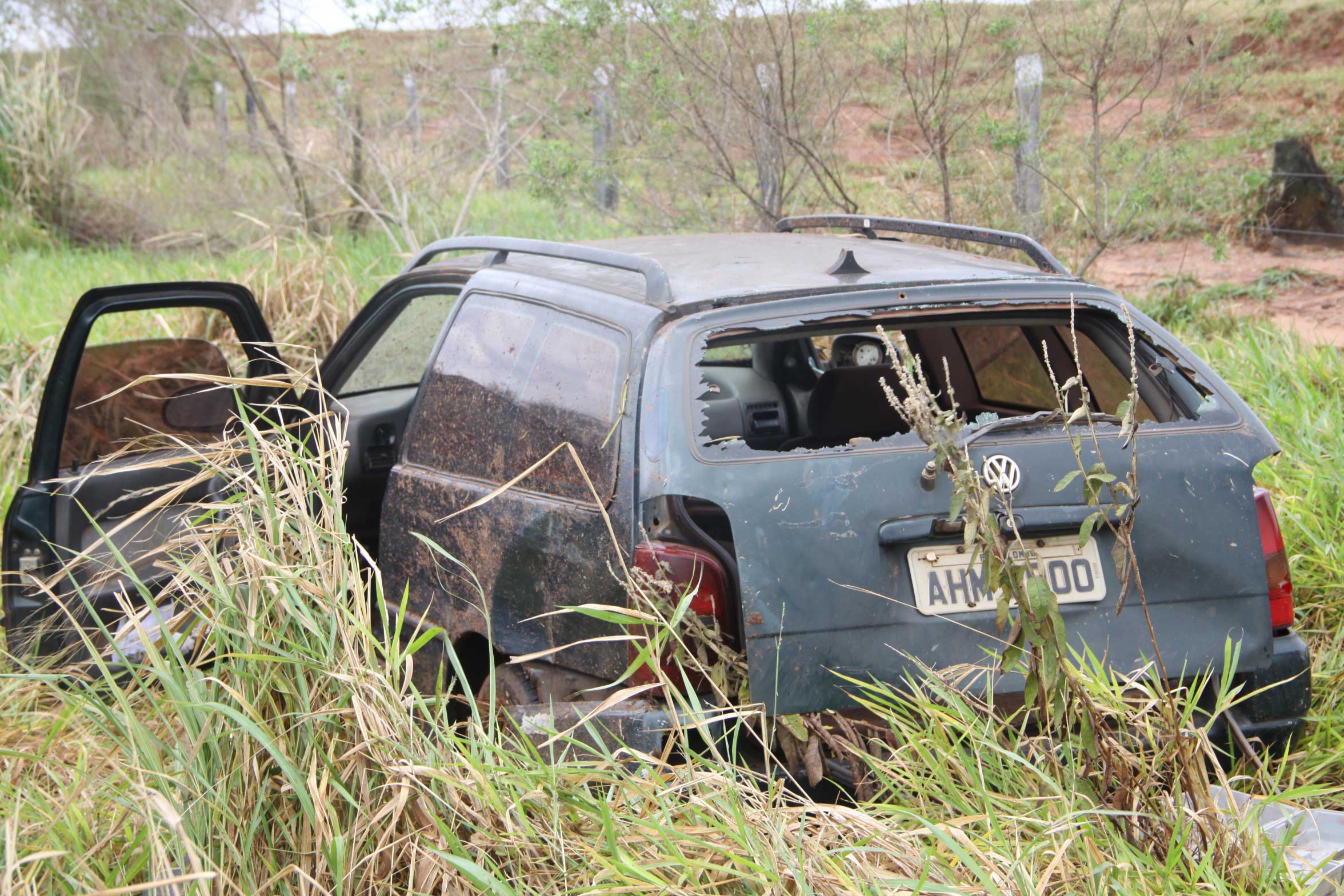 Carro capotou entre Umuarama e Serra dos Dourados deixando uma pessoa ferida