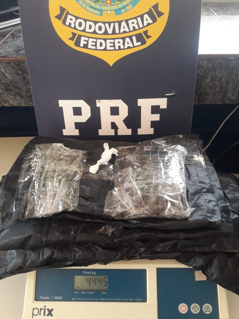 Dupla é presa com quase 5 kg de cocaína pela PRF em Porto Camargo