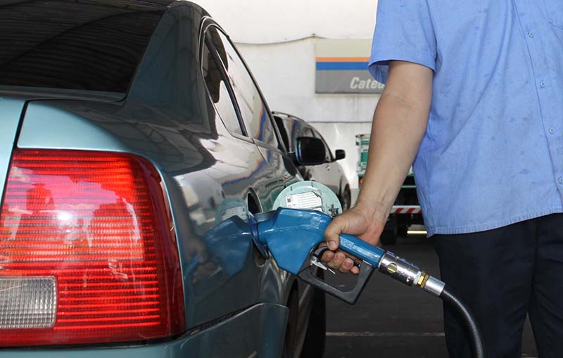 Jornal Ilustrado - Preço do litro da gasolina sobe R$ 0,33 em 30 dias