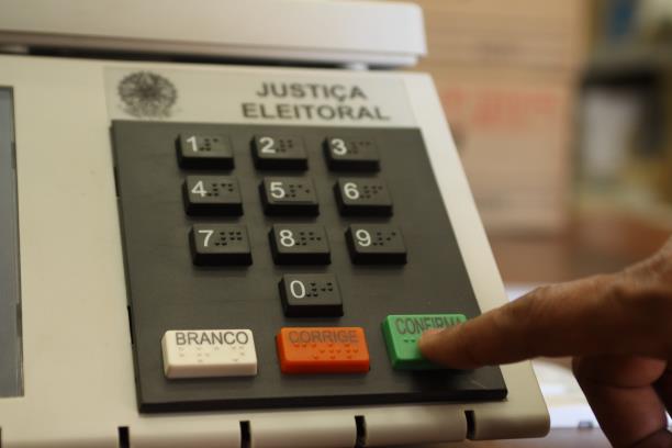 Jornal Ilustrado - Eleitor que não votou no primeiro turno pode votar no segundo