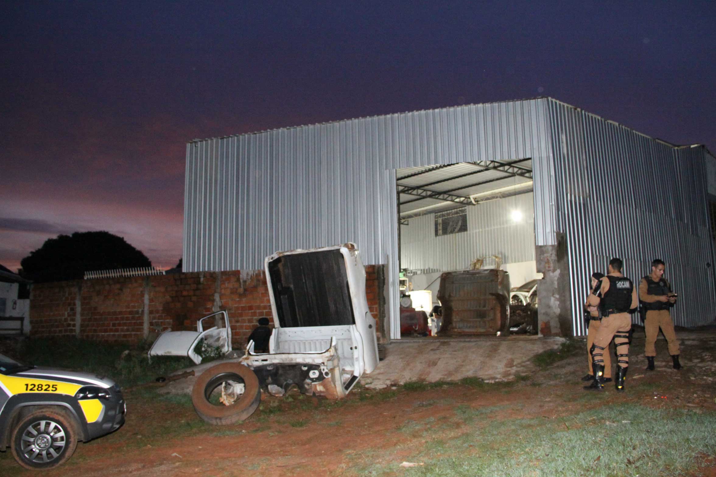 PM ‘estoura’ desmanche’ de  caminhonetes roubadas em Umuarama