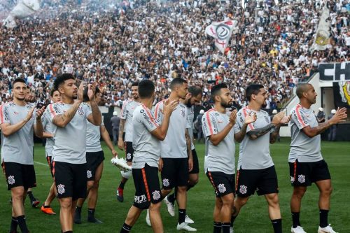 Jornal Ilustrado - De olho em prêmio milionário, Corinthians encara Flamengo por vaga na decisão