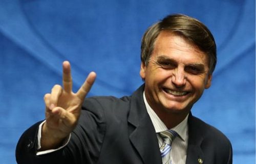 Jornal Ilustrado - Bolsonaro vai a 31% e Haddad fica estável em 21%, diz Ibope