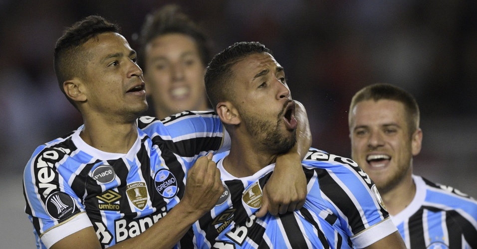 Grêmio vence River fora e jogará por um empate em casa