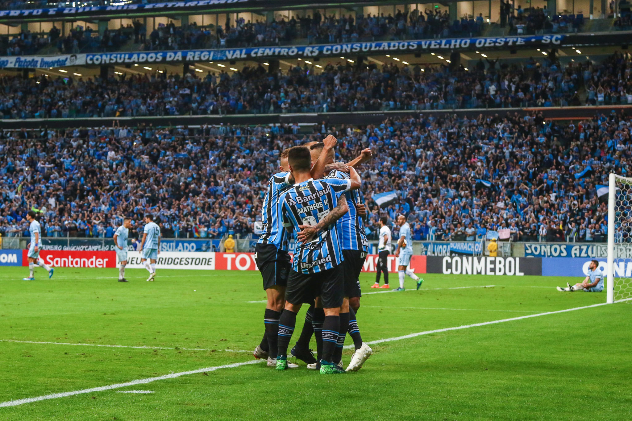 Grêmio goleia Tucumán e pega River Plate na semi da Libertadores