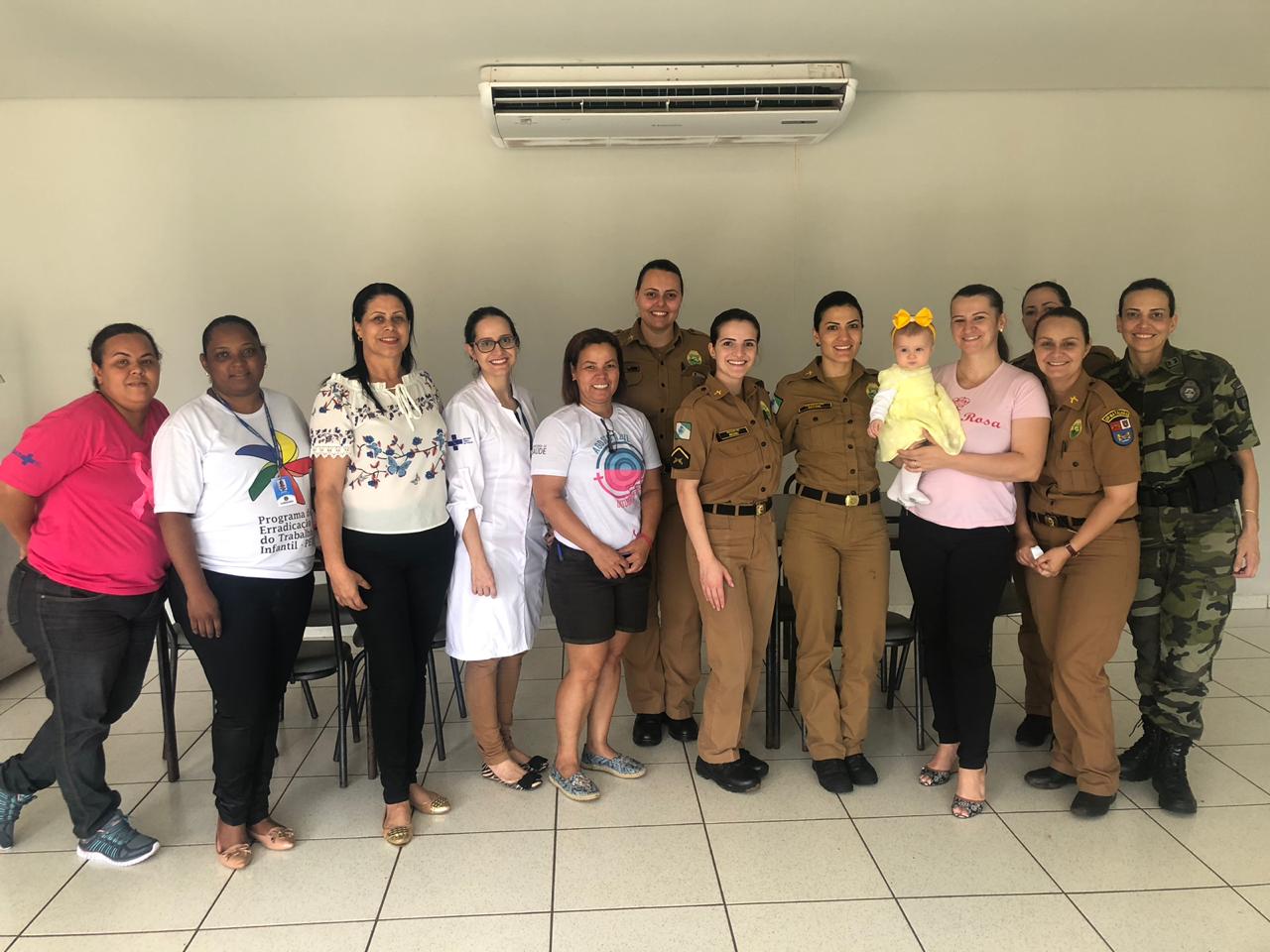 Policiais militares participam de atividades no Outubro Rosa