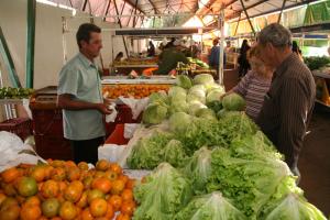 Feiras de quarta, sexta e domingo voltam a funcionar e delivery poderá ser entregue até as 22 horas