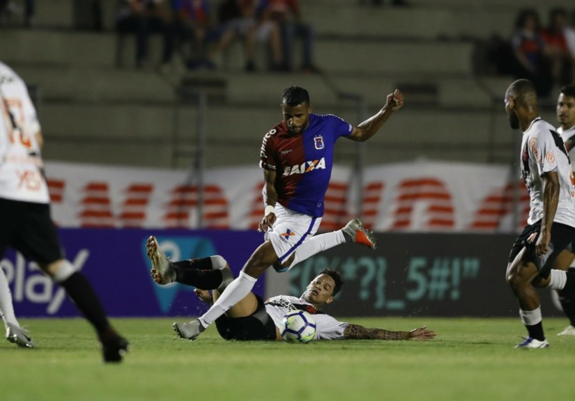 Flamengo tenta manter embalo contra o lanterna Paraná