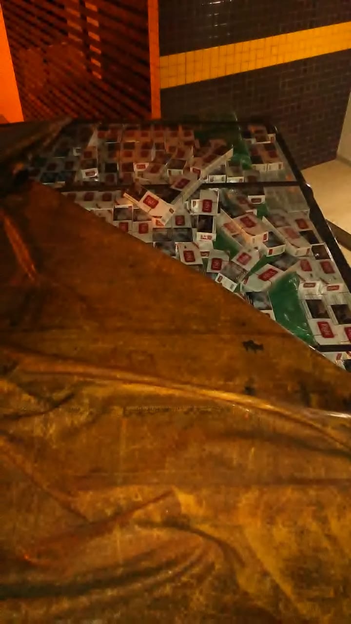 Trio é preso acusado de tentar subornar PM para liberar carga de cigarro