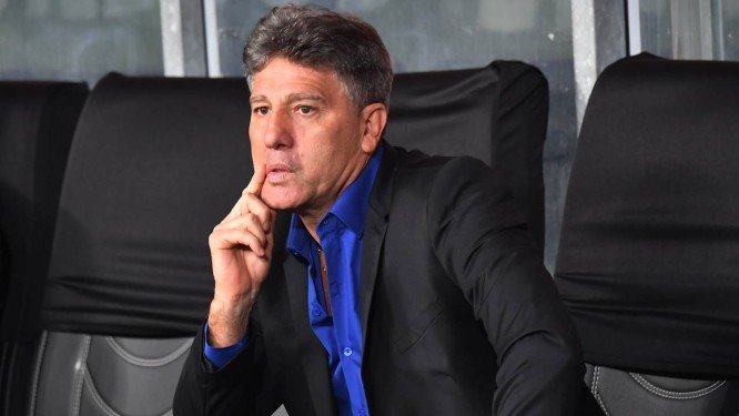 Queda deixa futuro de Renato aberto, e Grêmio espera resposta