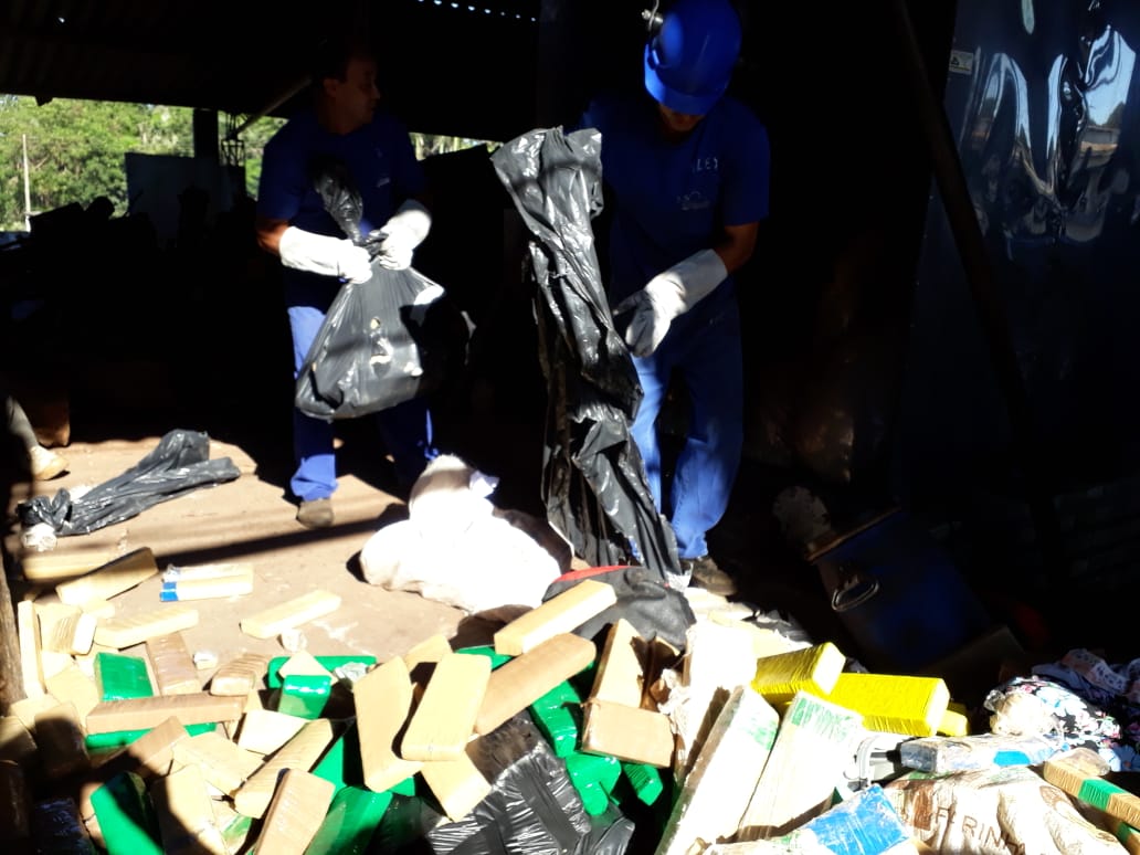VIROU FUMAÇA: Polícia Civil incinera mais de meia tonelada de drogas em Umuarama