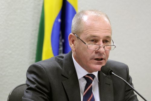 Jornal Ilustrado - Bolsonaro anuncia general assessor de Toffoli para Defesa