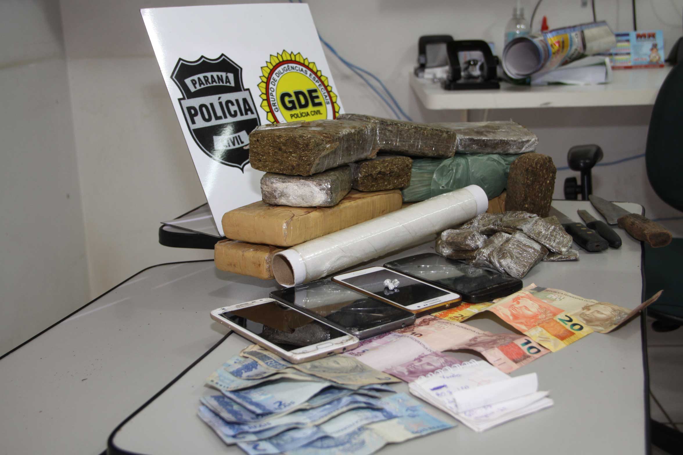 Polícia fechou ‘boca de fumo’ e prendeu quatro traficantes