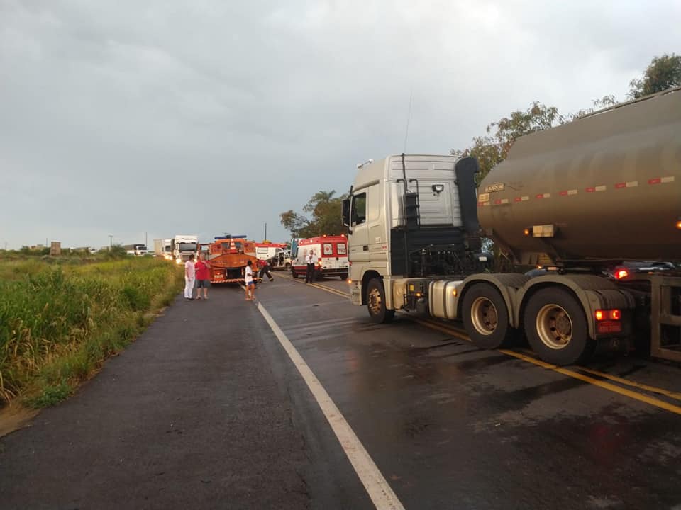 Jornal Ilustrado - Motorista de camionete sofre grave acidente na PR-323