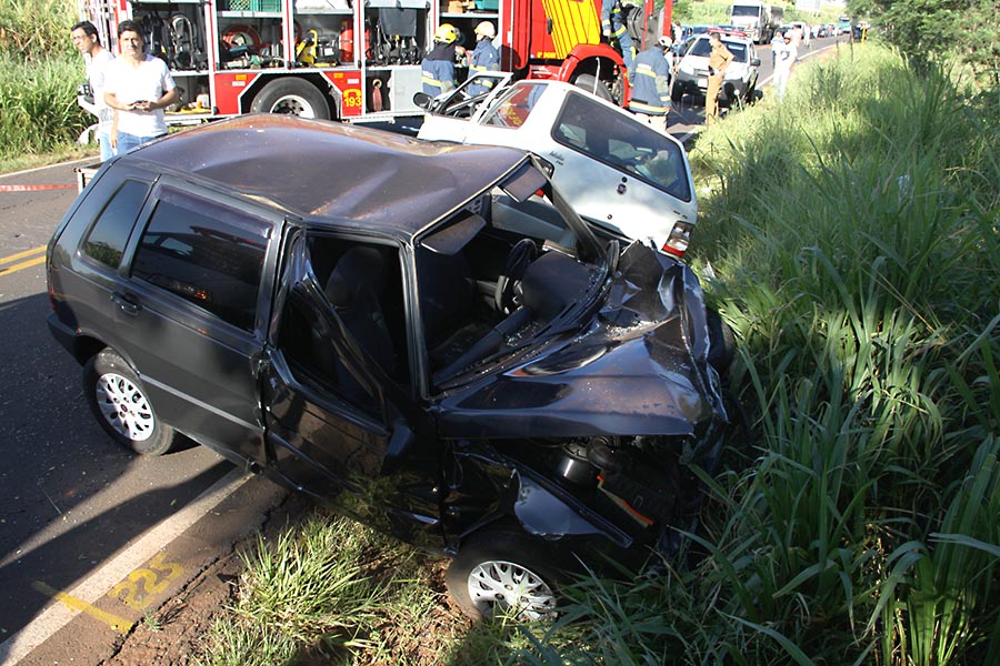 Buraco seria a causa de acidente grave na rodovia PR-489