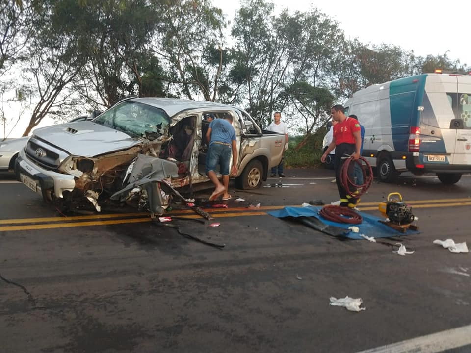 Jornal Ilustrado - Morre vítima de colisão entre caminhonete e caminhão na PR-323