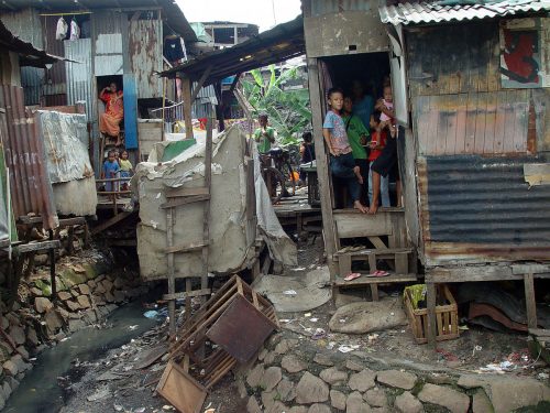 Jornal Ilustrado - Extrema pobreza aumenta no país, indica IBGE