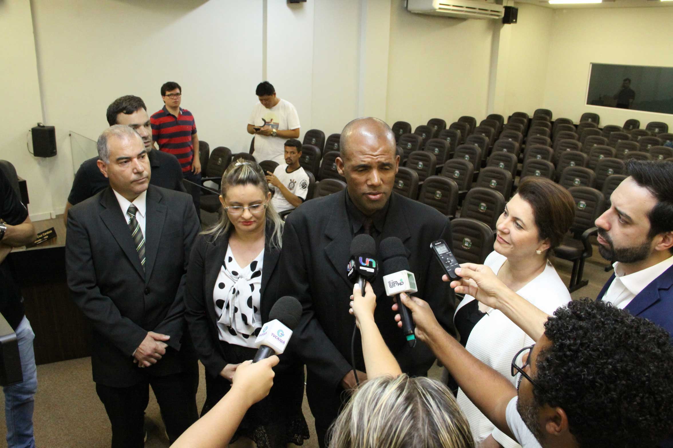 Em jogada surpreendente, oposição assume a mesa diretora da Câmara
