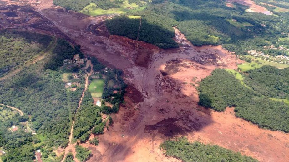 Barragem se rompe e casas são atingidas em Brumadinho, Grande BH
