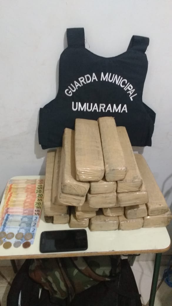 Adolescente é apreendido  com mais de 20 kg de drogas