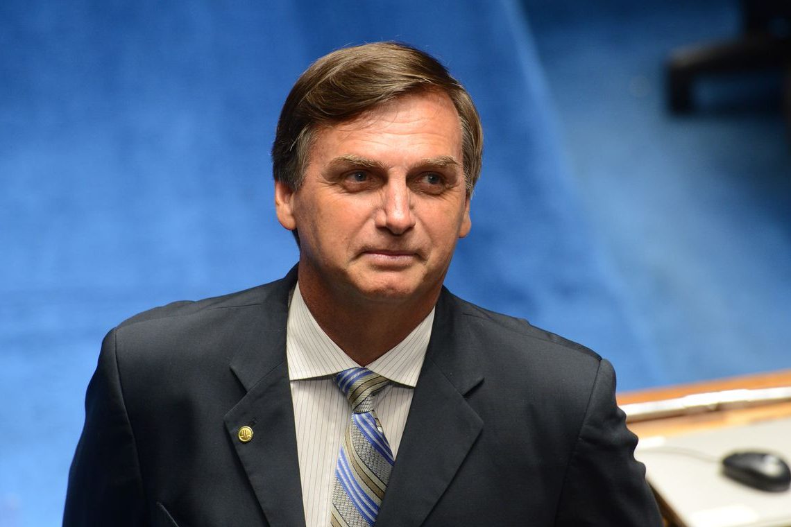 Após demissão, Bolsonaro sugere trégua a Bebianno
