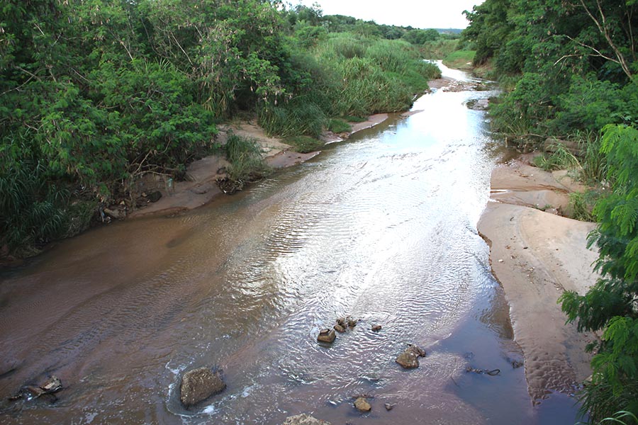 Jornal Ilustrado - Assoreamento continua acabando com os rios que restam em Umuarama e região