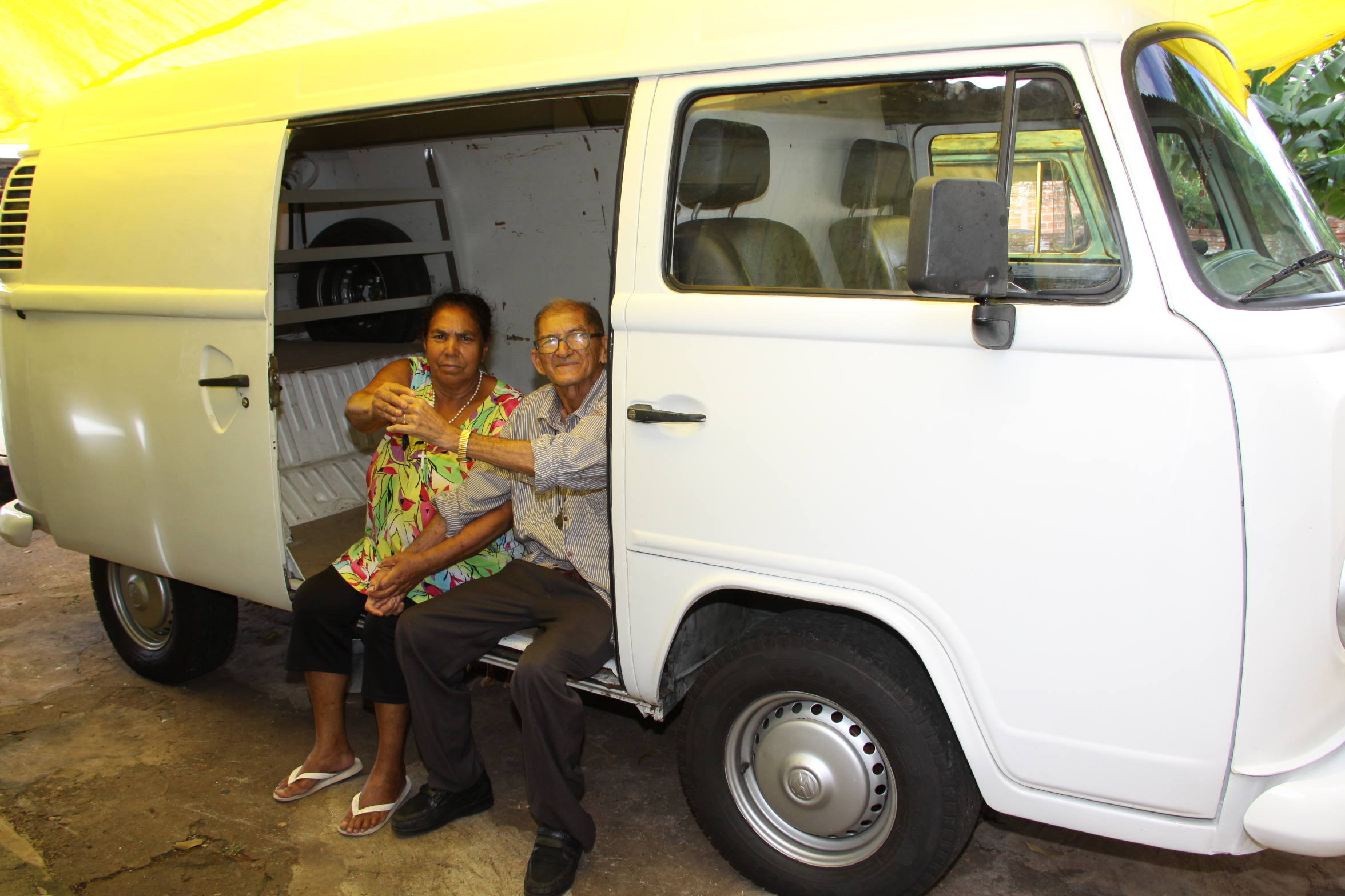 Com Kombi nova, feirante já se prepara para a feira de domingo