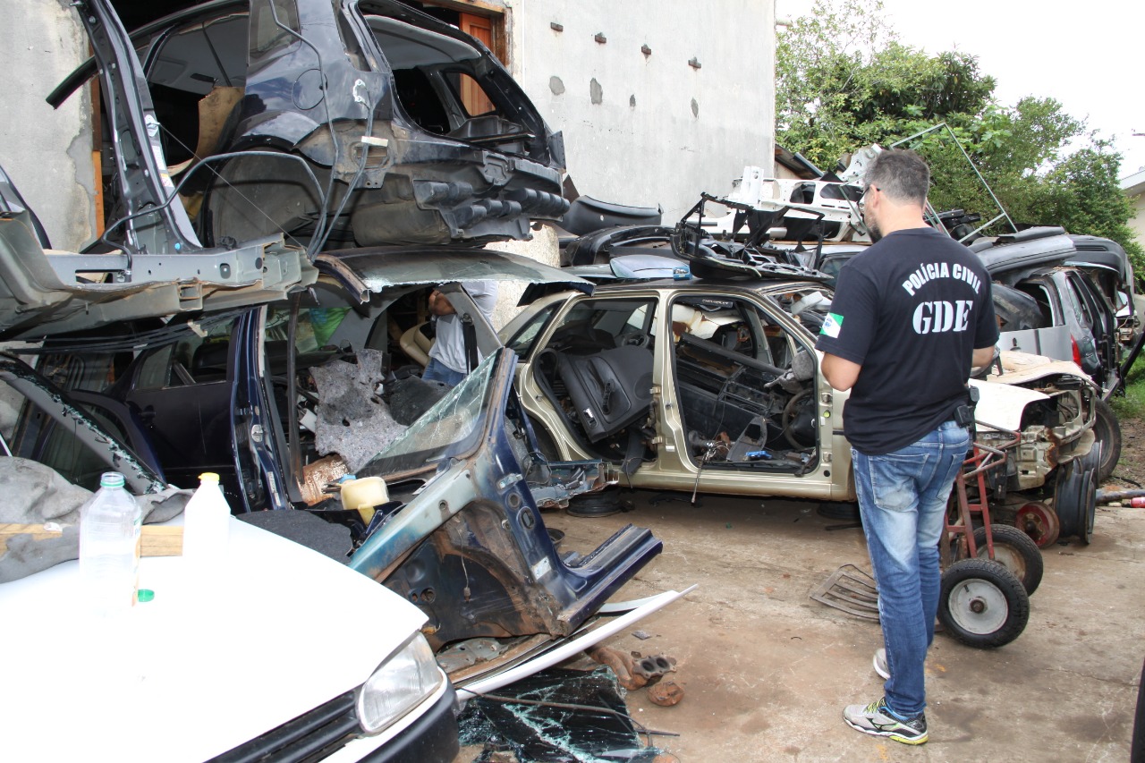 OPERAÇÃO FERRO-VELHO Peritos identificam 4 veículos  roubados e 13 motores adulterados