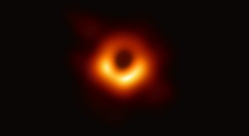 Jornal Ilustrado - Astrônomos revelam primeira imagem de um buraco negro já registrada