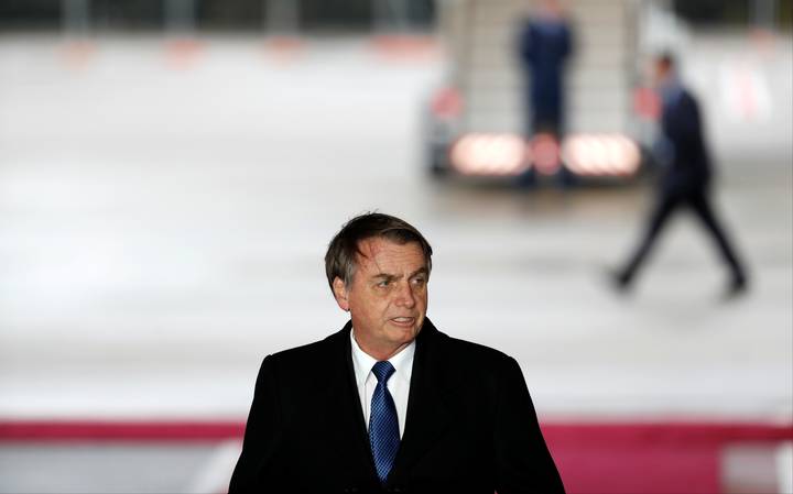 Bolsonaro veta projeto que dispensava aposentado com HIV de fazer novas perícias