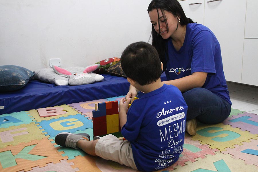 Associação leva terapias e apoio para autistas e familiares de Umuarama e região