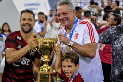 Jornal Ilustrado - Flamengo volta a bater O Vasco por 2 a 0 e conquista o seu 35º título do Carioca