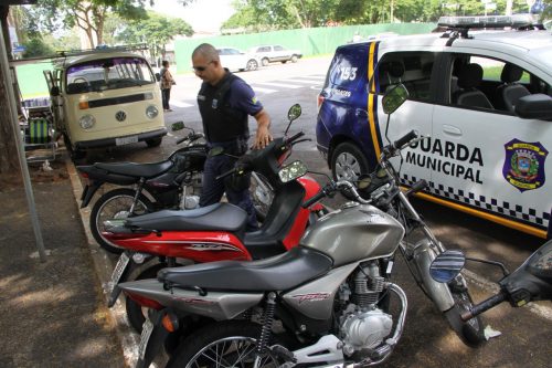 Jornal Ilustrado - Motoristas desrespeitam estacionamento e multas aumentam mais de 1.000%