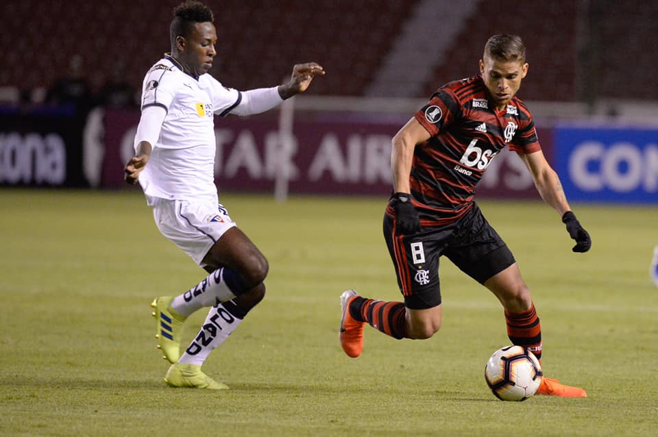 Flamengo perde de virada para LDU e vai decidir vaga contra o Peñarol, no Uruguai