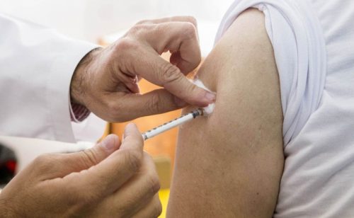 Jornal Ilustrado - Começa, no SUS, campanha nacional de vacinação contra a gripe