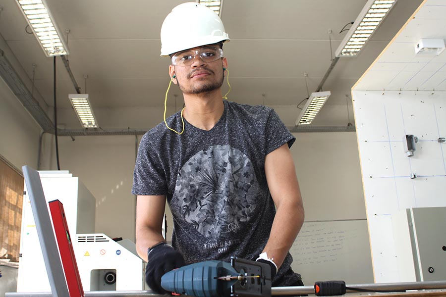 Jovem será o primeiro surdo a participar  do mundial de educação profissional