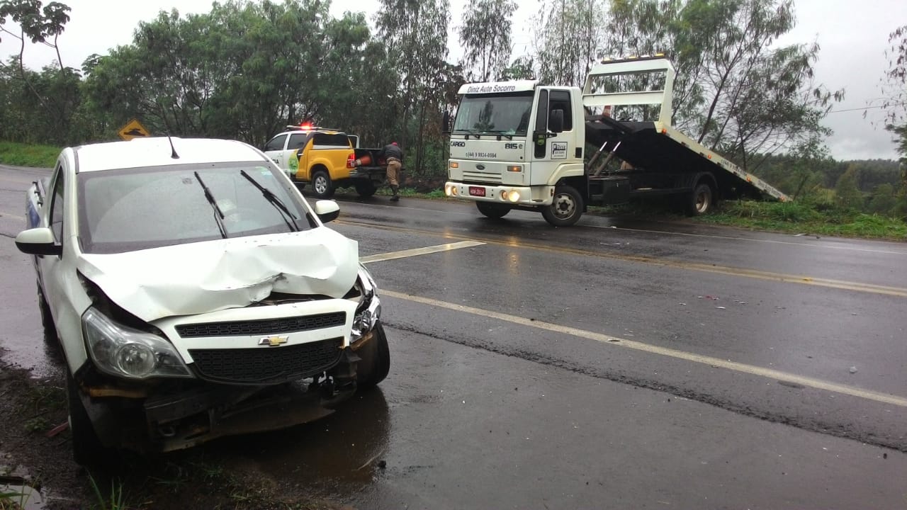 Jornal Ilustrado - Após colisão, carro cai em barranco na rodovia PR-323