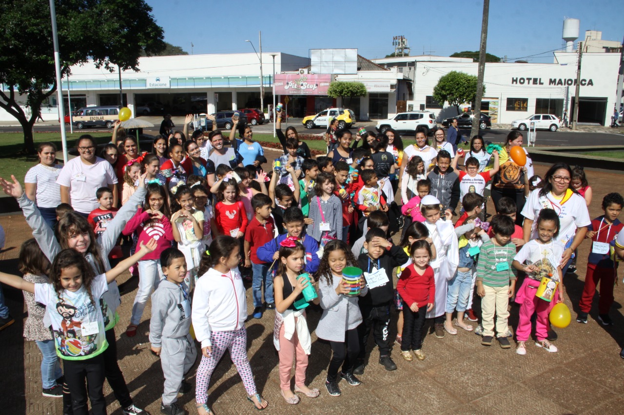 DIA NACIONAL DE COMBATE A VIOLÊNCIA INFANTIL Carreata pela paz reúne mais de 200 crianças da Infância Missionária