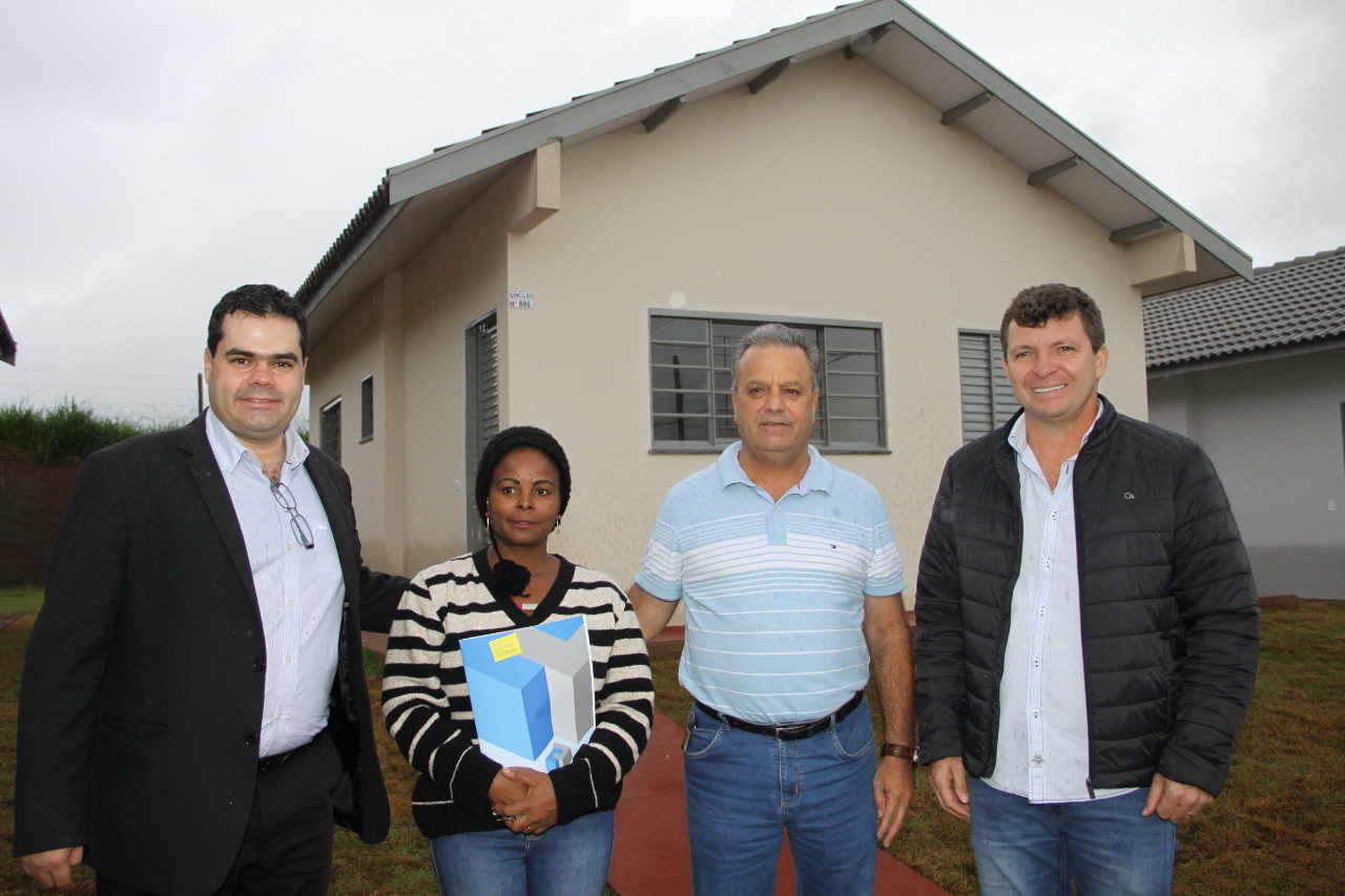 Prefeitura de Xambrê e Caixa entregam  73 casas do projeto Minha Casa Minha Vida
