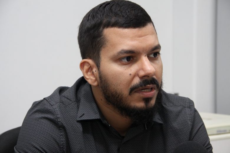 Irmã diz estar arrependida de decepar pênis do irmão adolescente, diz polícia